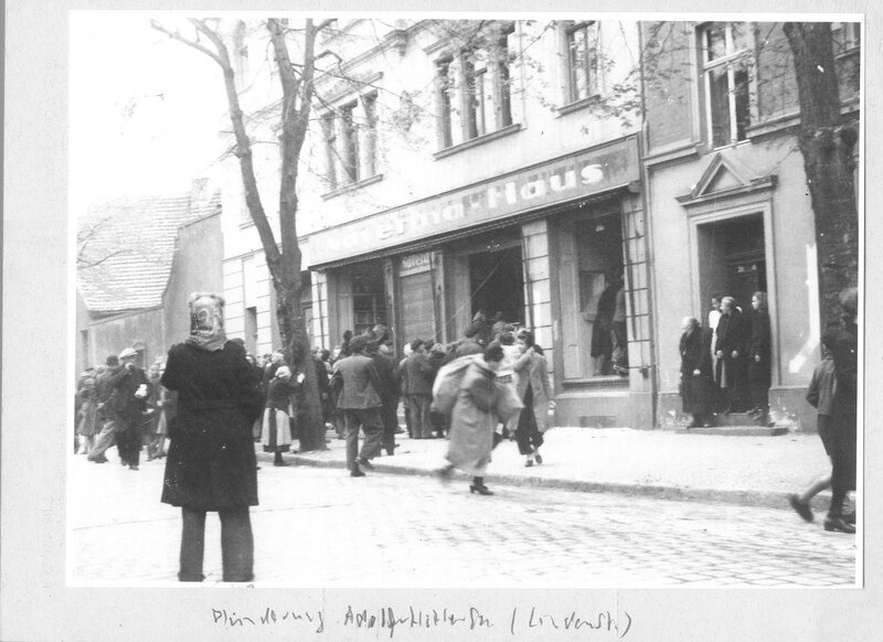 Plünderung Geschäft in der Lindenstraße